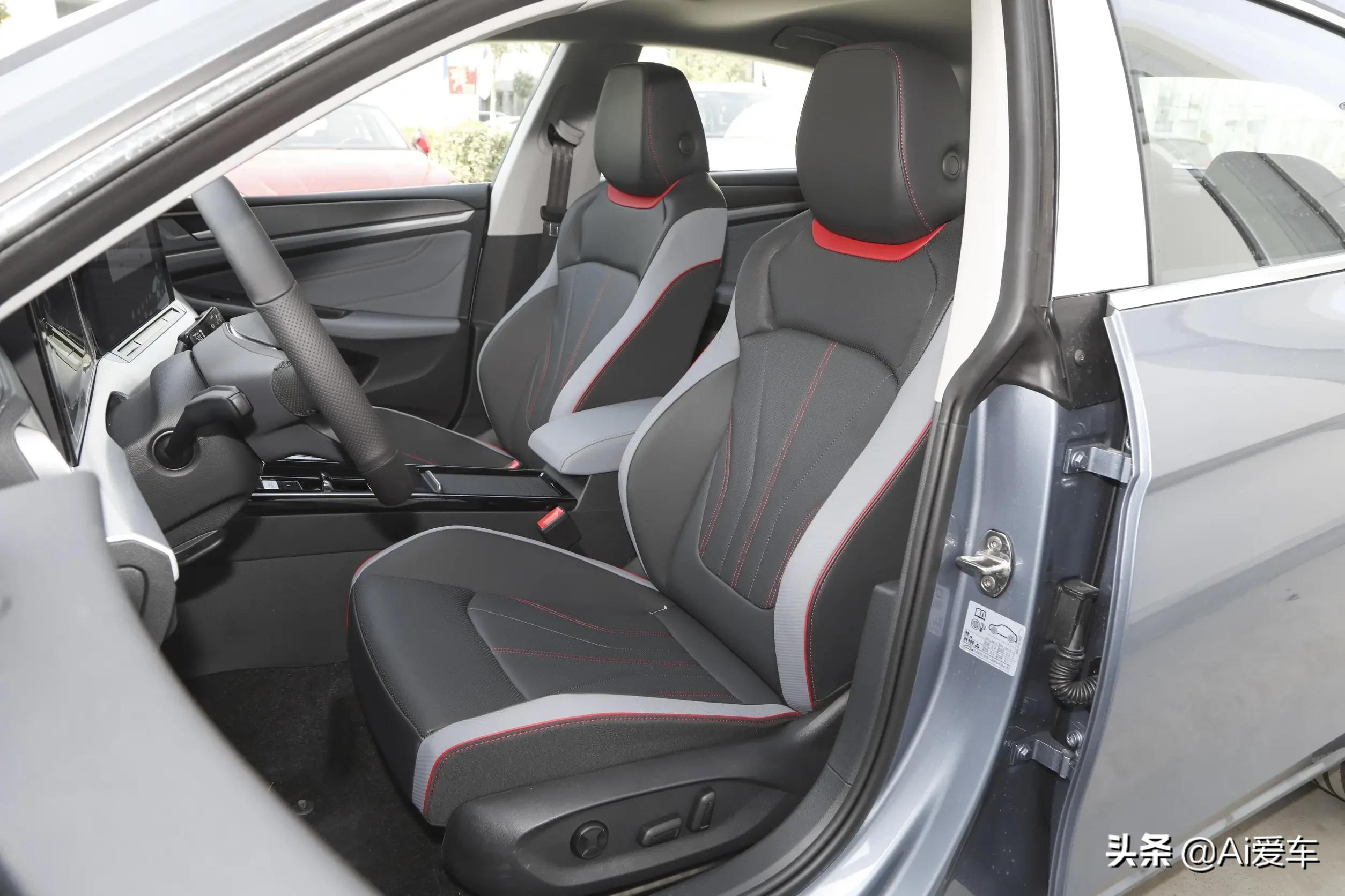 大众凌渡轿跑2022新款落地价,a级最美轿车大众凌渡