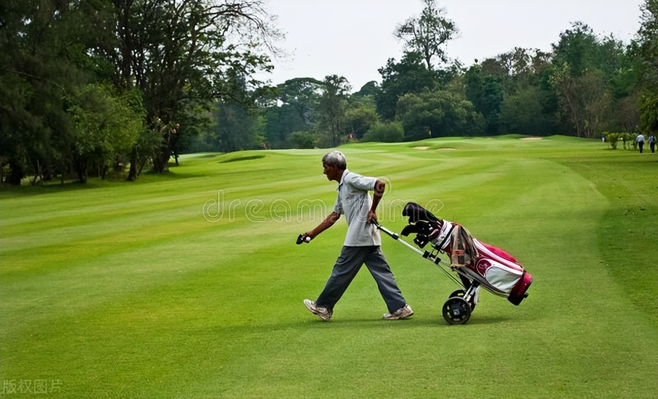 高尔夫球童年龄,高尔夫球场球童收入