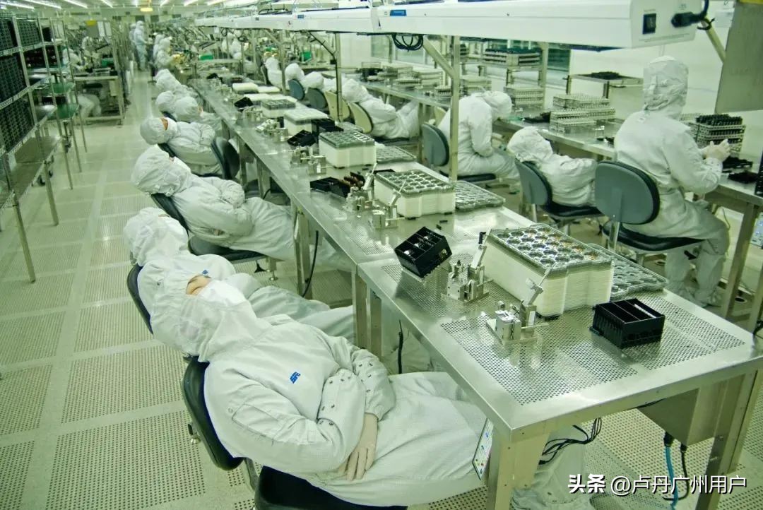 20年拍下150万张“东莞女工”在国外爆火：中国制造，不可思议！