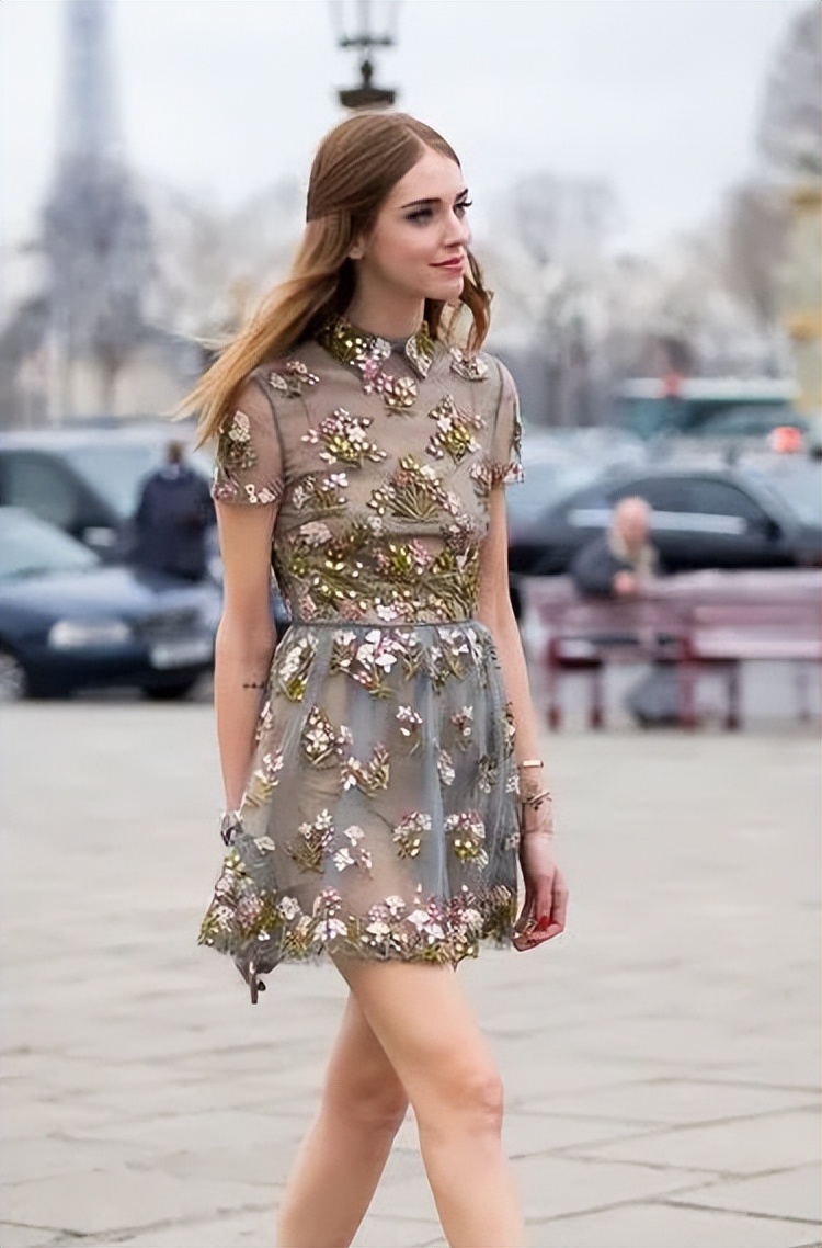 夏天担心藏不住“蝴蝶袖”？集齐明星博主教你“手镯转移*法大**”