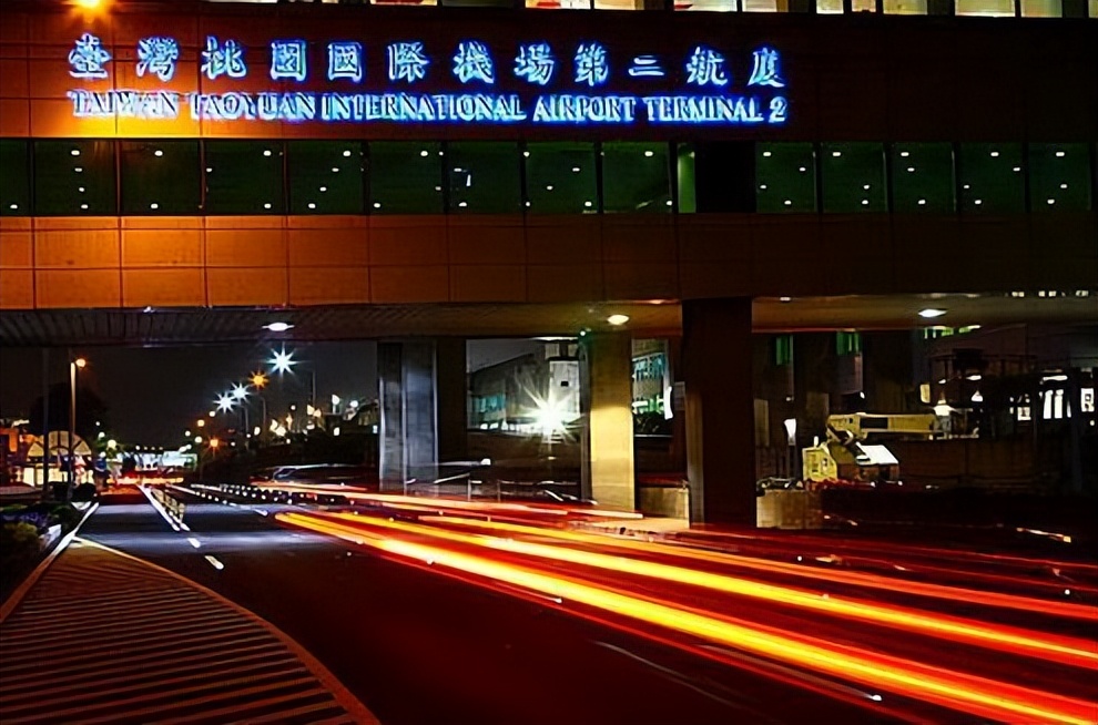 “西化”港女移居台湾幻想被众星捧月却沦为遭抛弃的过气港人