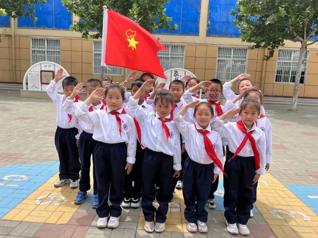 学习二十大争做好队员——盐湖区舜帝复旦示范小学少先队员分批入队仪式