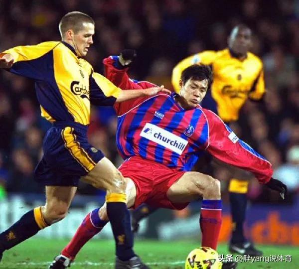 国足看着进球的边后卫是谁,国足前锋和后卫