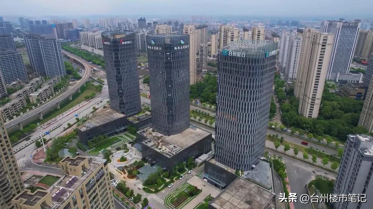 热闹的路北，孤单的高楼，台州路桥的远东商贸区，满满的壮志未酬