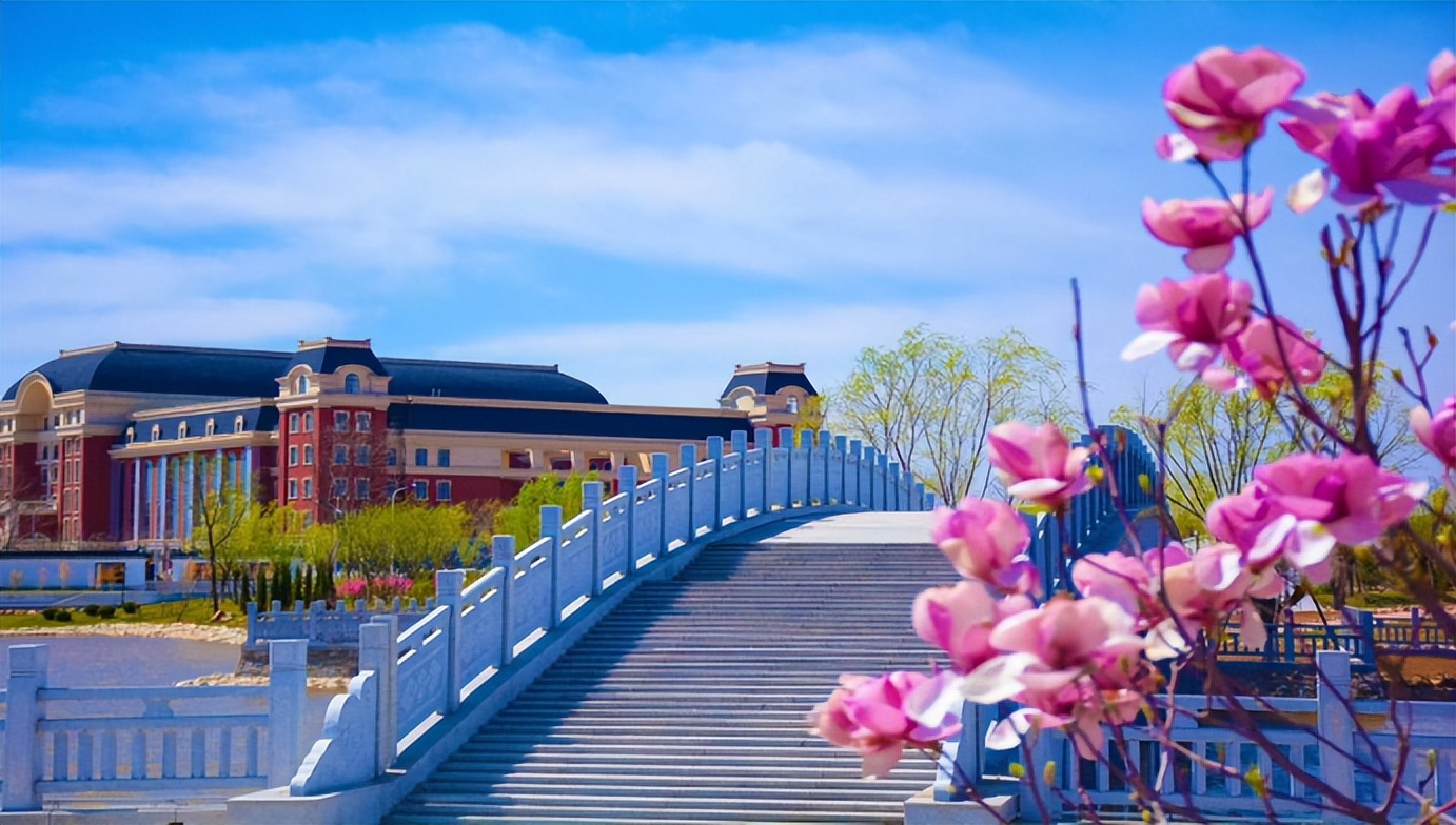 大连工业大学艺术与信息工程学院应用科技学院的二十四时