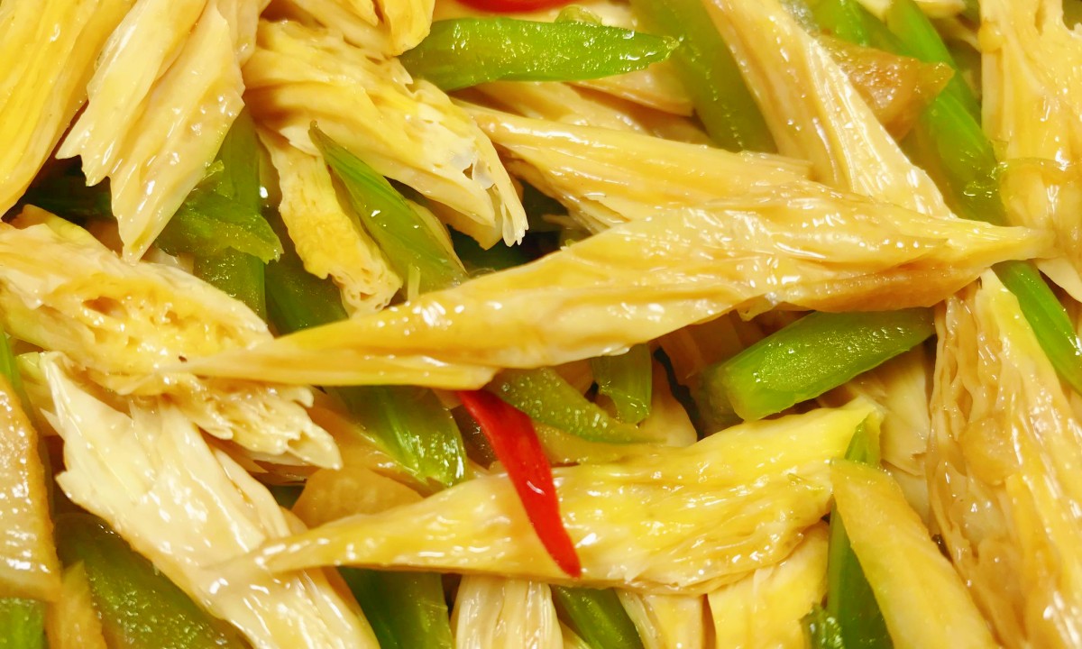 “失眠”最怕这2种菜，便宜又好吃，一周吃2次，天天一觉睡到天亮