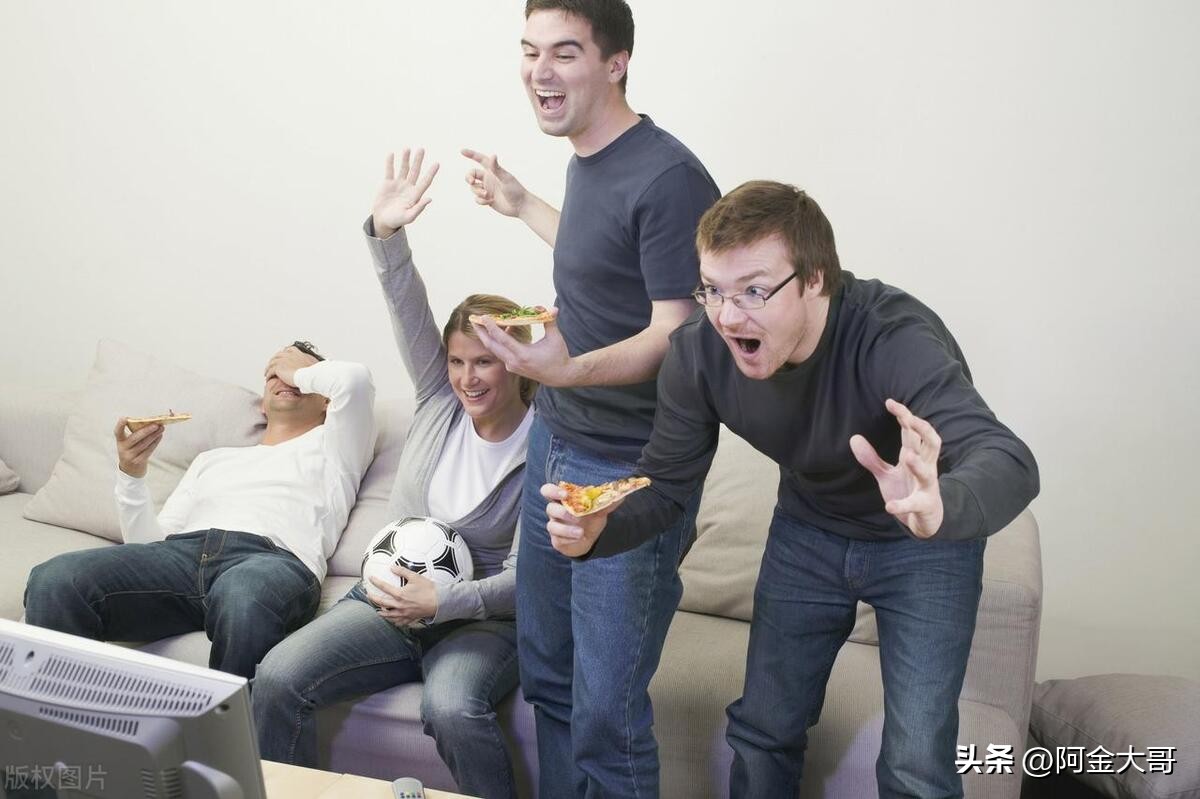 借朋友的钱要不要给他利息,借一万半年还利息1000高吗