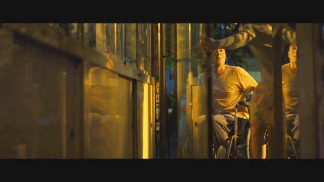 弑亲、卖肉、*拍偷**，尺度爆表，如此生猛的华语片，惊到我了