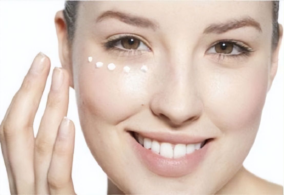 女性防止皱纹产生的小技巧,消除皮肤皱纹最有效的方法