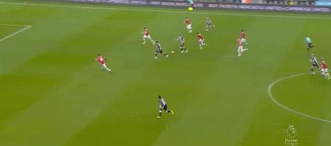 曼联vs利兹联c罗黄牌,曼联vs利物浦c罗黄牌犯规