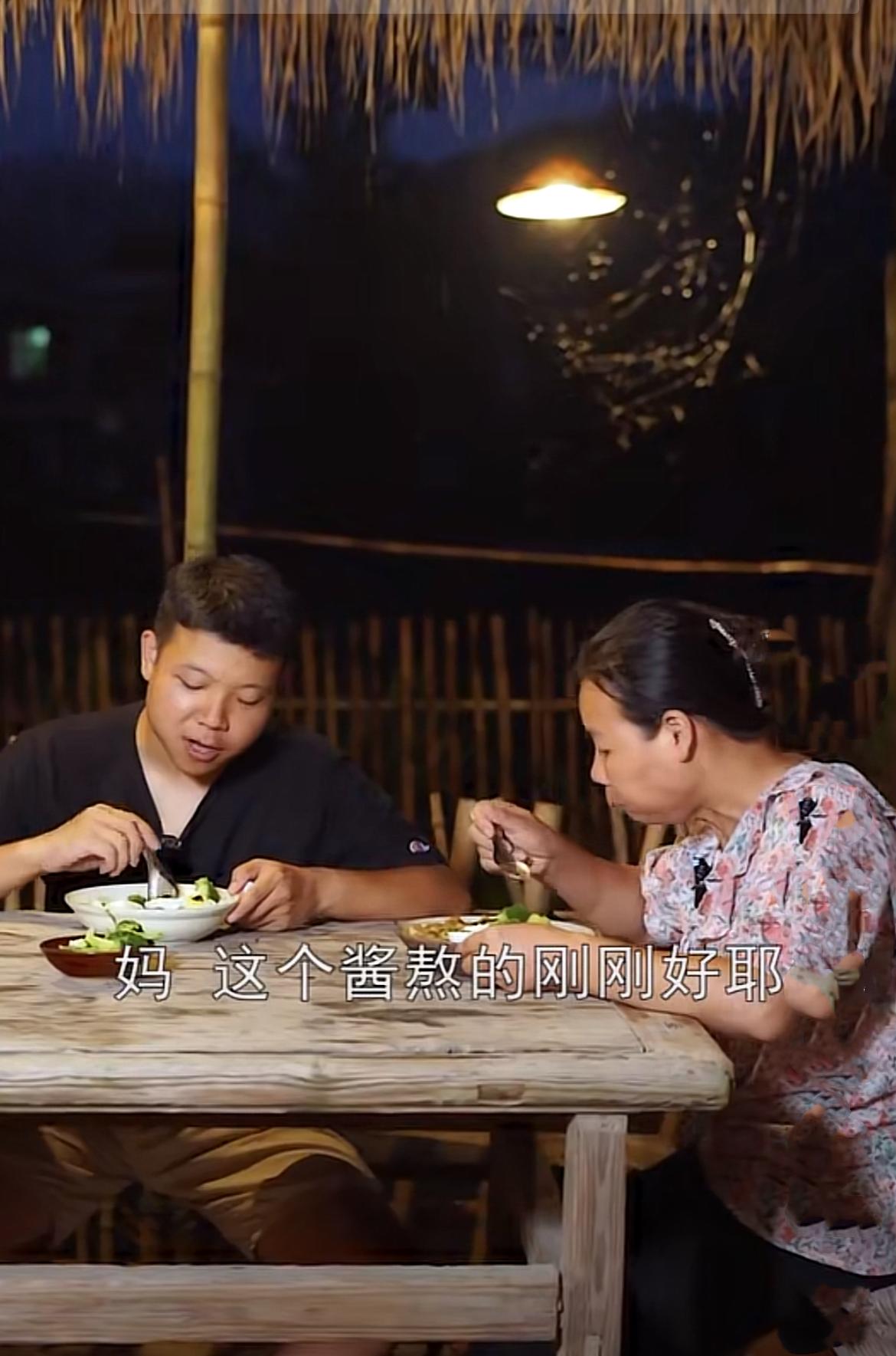 福建小伙放弃导演梦，回村养猪，照顾妈妈，一年涨粉2100万