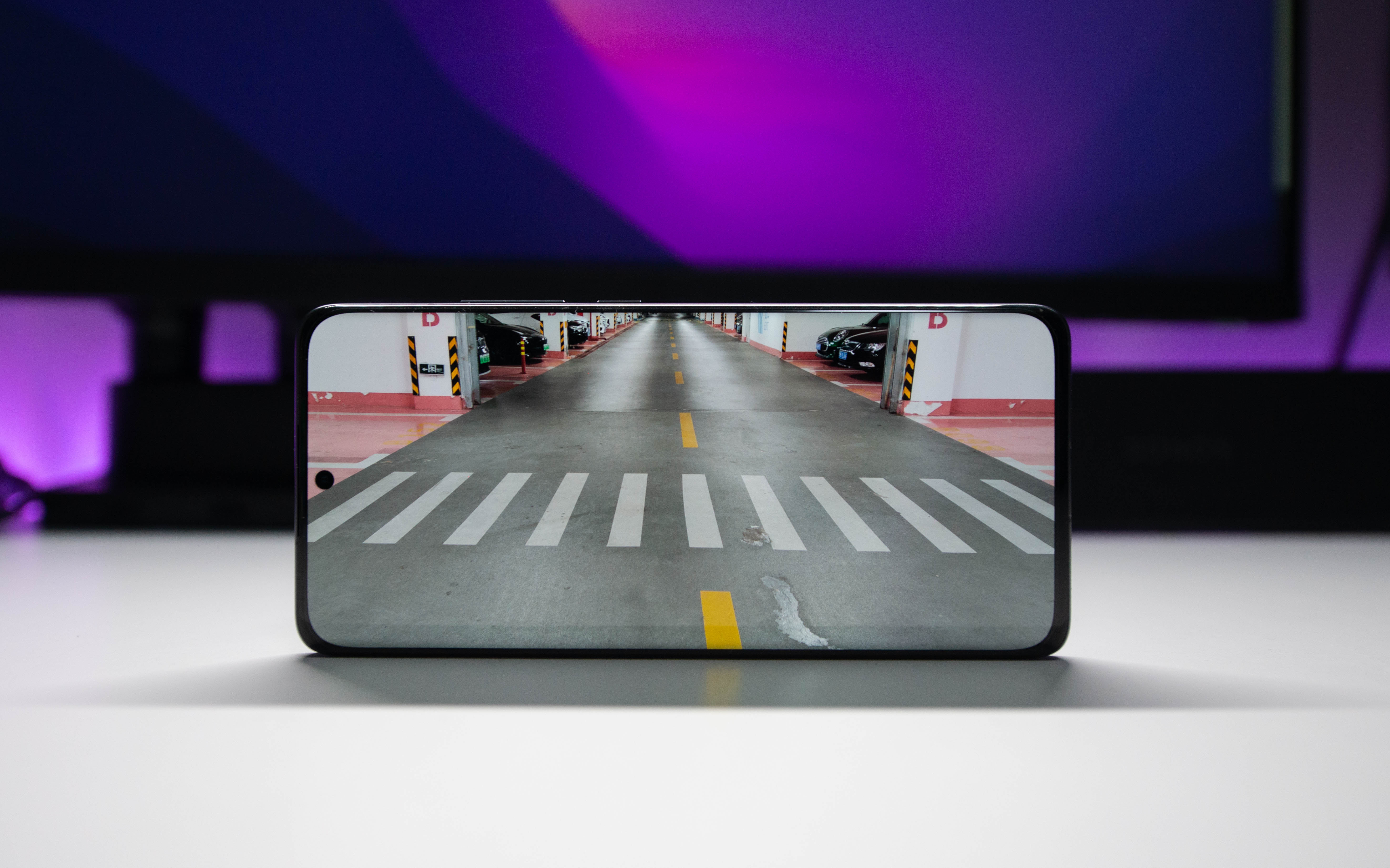 实测!告诉你,选27寸还是40寸超大尺寸显示器?144Hz/1ms/4k