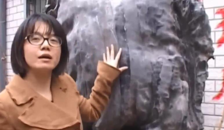 老汉花1200万买羊脂白玉,农村小伙摆地摊2天赚了一万块