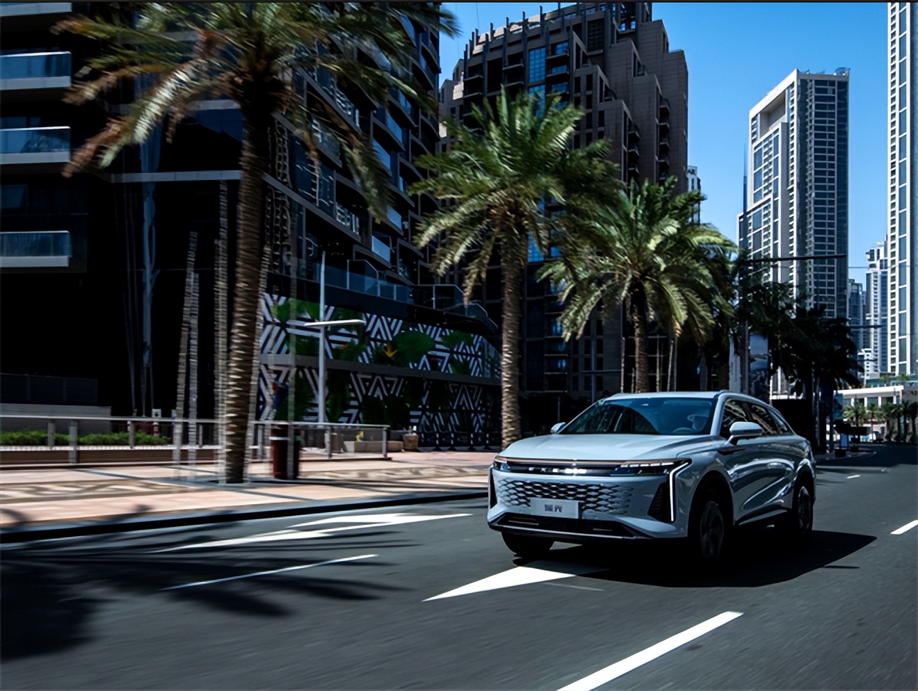 《跟着瑶光看世界》，用多项“第一”掀起短视频营销风暴