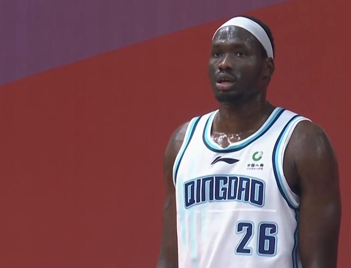 92分钟绝杀青岛队1-0战胜重庆,轰18分2帽4三分助队大胜