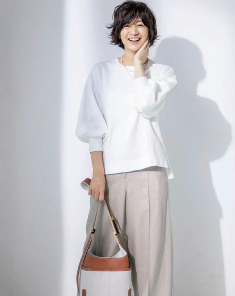 50多岁的日本模特富冈佳子,50岁日本女性富冈佳子冬季穿衣