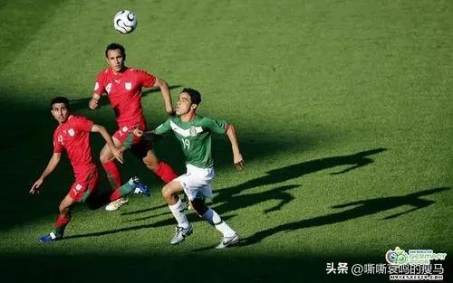 攻势足球战术思路,二人默契配合战术