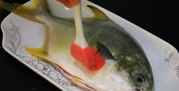 清蒸鲳鱼蒸多少分钟最好,清蒸鲳鱼用不用热油