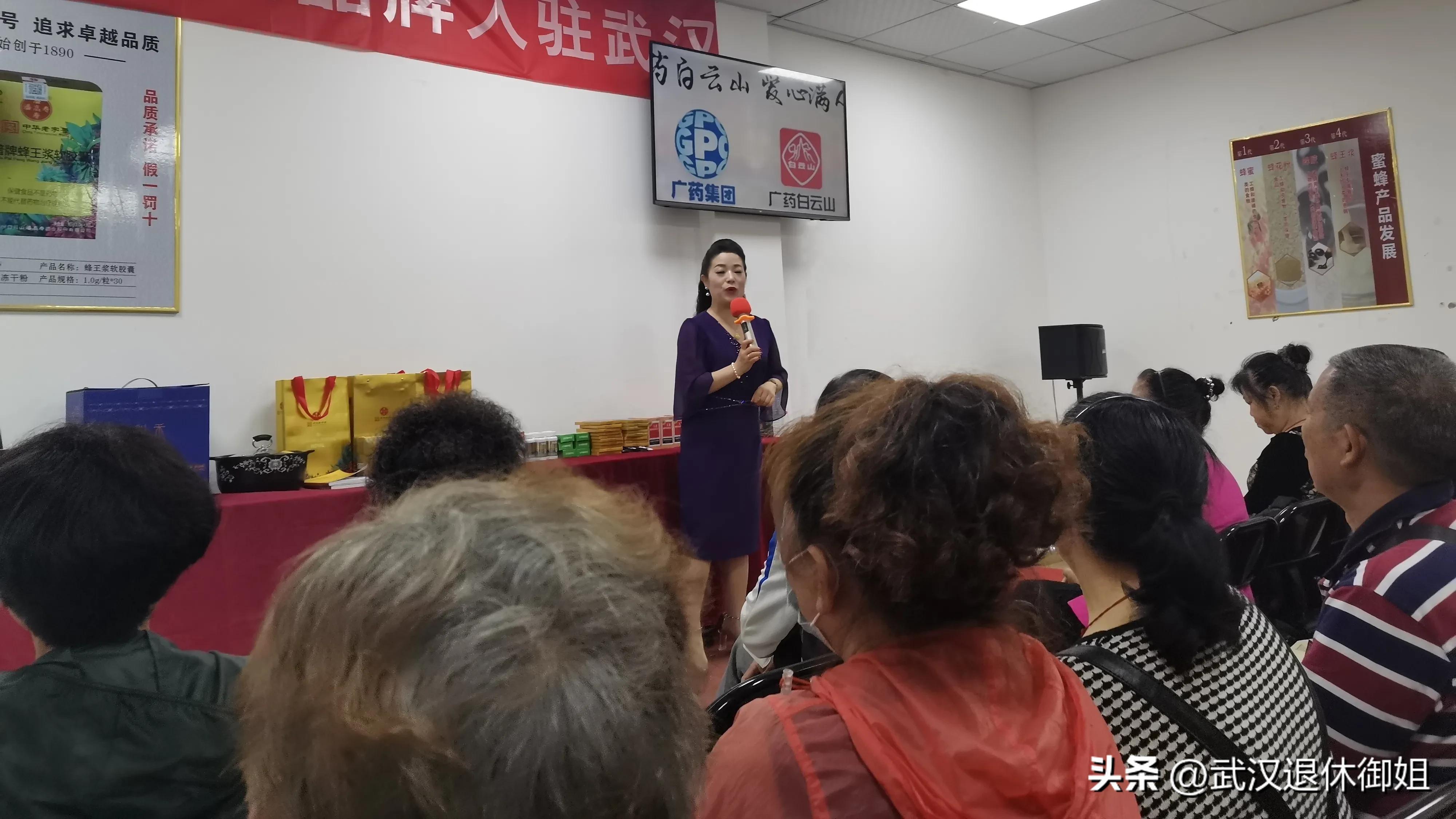 老人10元游玩领鸡蛋,满60岁的老人免费领鸡蛋