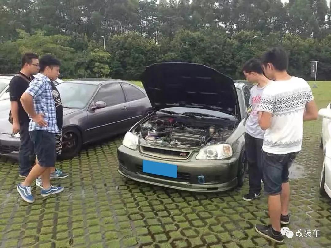 99年小伙的竞技风雅阁,被“美式截停”后也阻挡不了他继续玩车