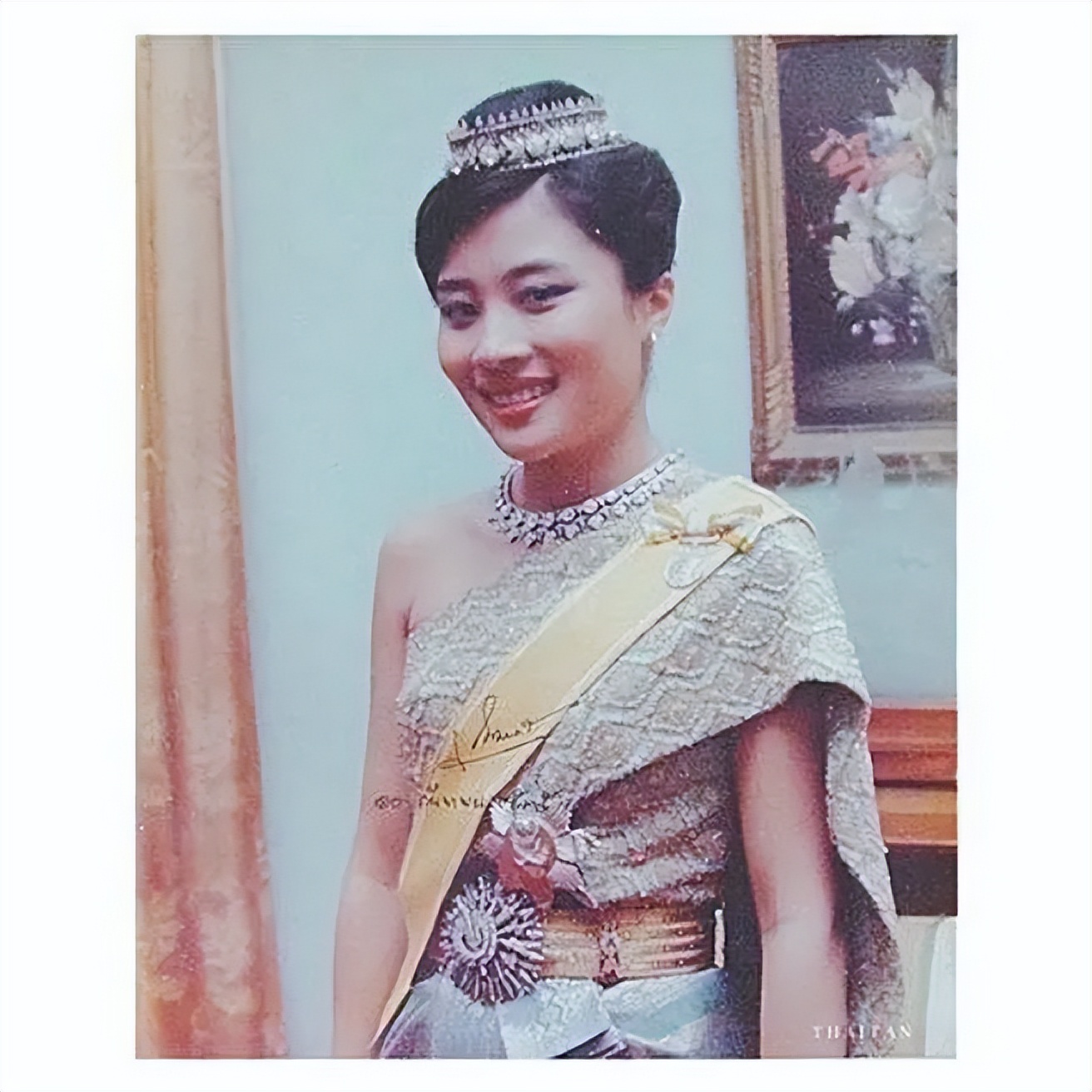 泰国王后诗丽吉钻石王冠,泰国国王皇冠