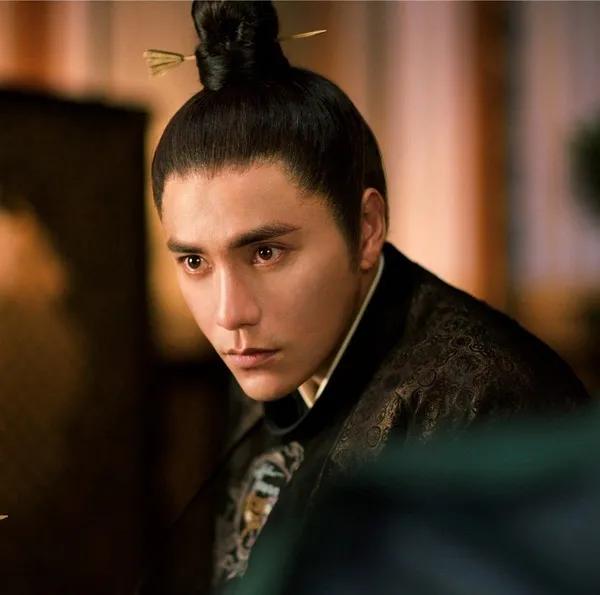 长发古装披发发型简单扎法,古装男头发少剪什么发型好看