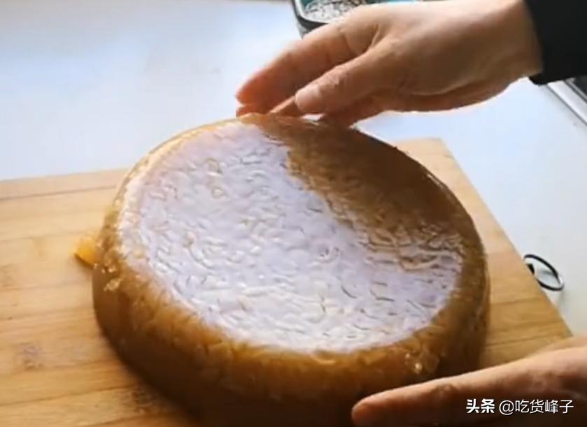 做猪皮冻时最忌直接下锅煮,怎样做猪皮冻好吃又软烂