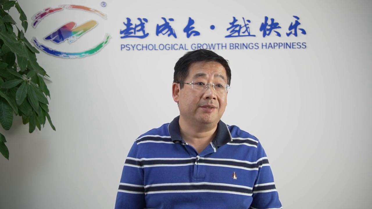 青春期孩子不愿意出门旅游怎么办,如何教育20岁不愿出门懒惰的孩子