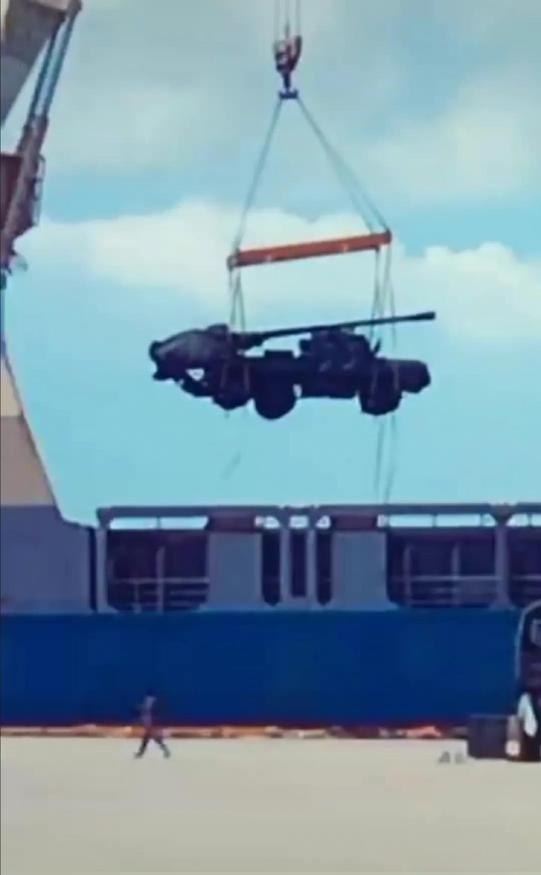 柬埔寨订购中国武器视频,中国援助柬埔寨火炮