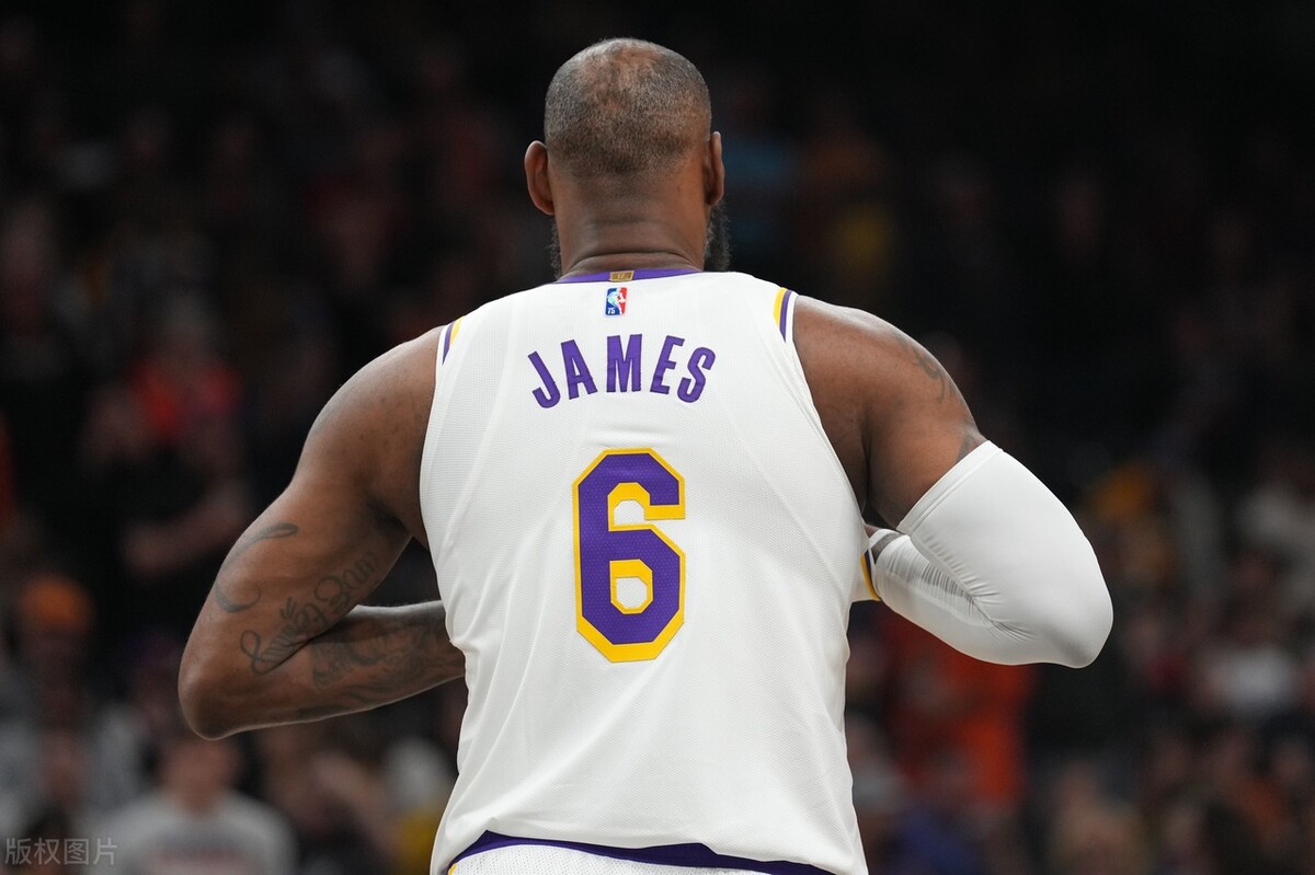 詹姆斯38分湖人不敌太阳,场均8分的詹姆斯