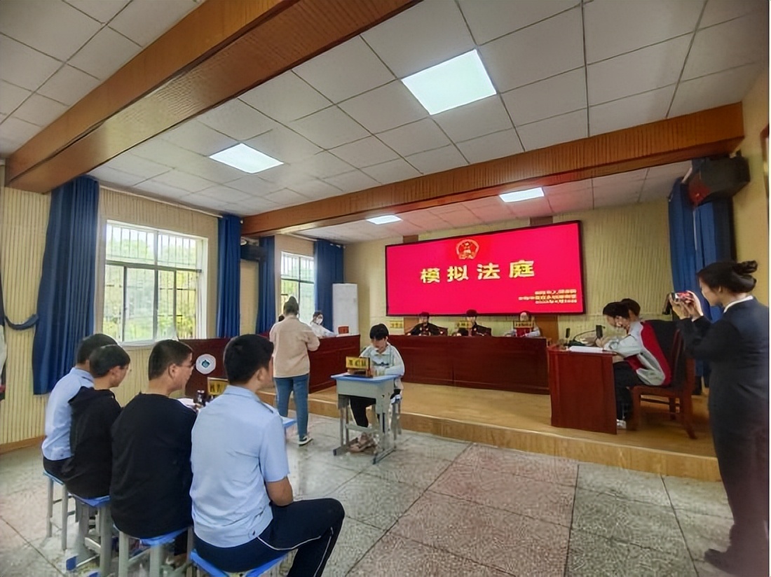 青春心飞扬法治来护航——安陆市人民法院“模拟法庭”走进陈店乡初级中学
