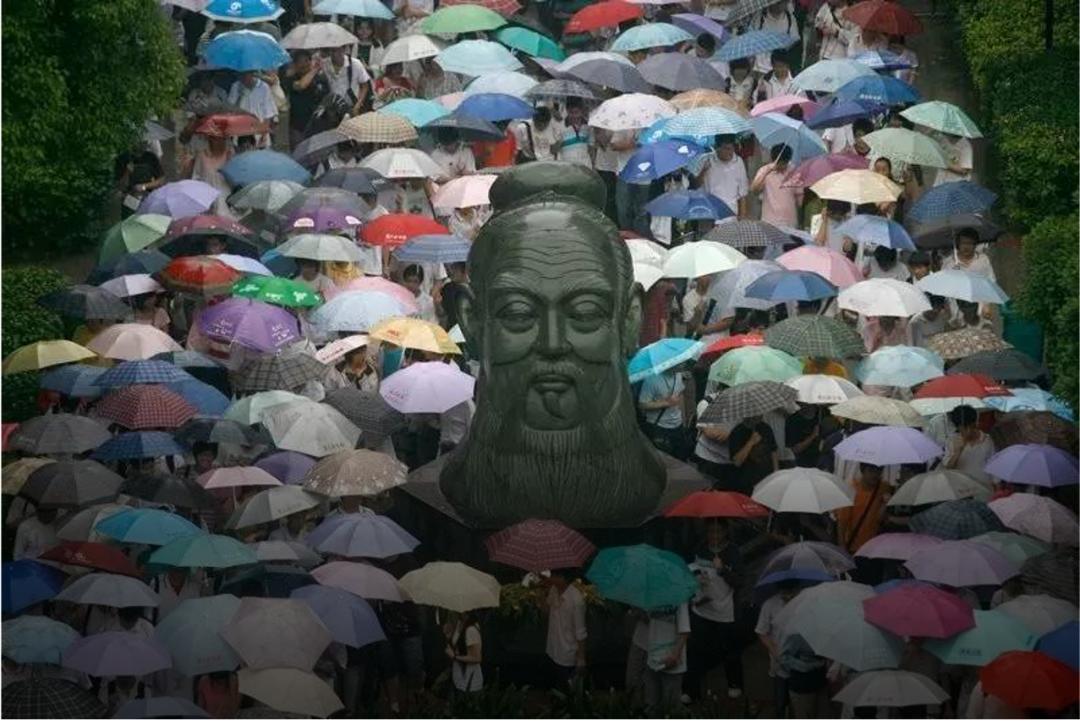 中国“祖师爷”现象之迷:一位城管队员与大学教授的硬核研究