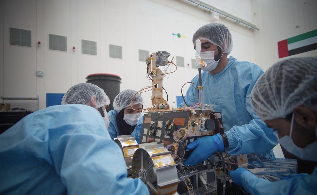 小孩过家家？阿联酋再遭警告，禁止与中俄走太近，会影响与美关系