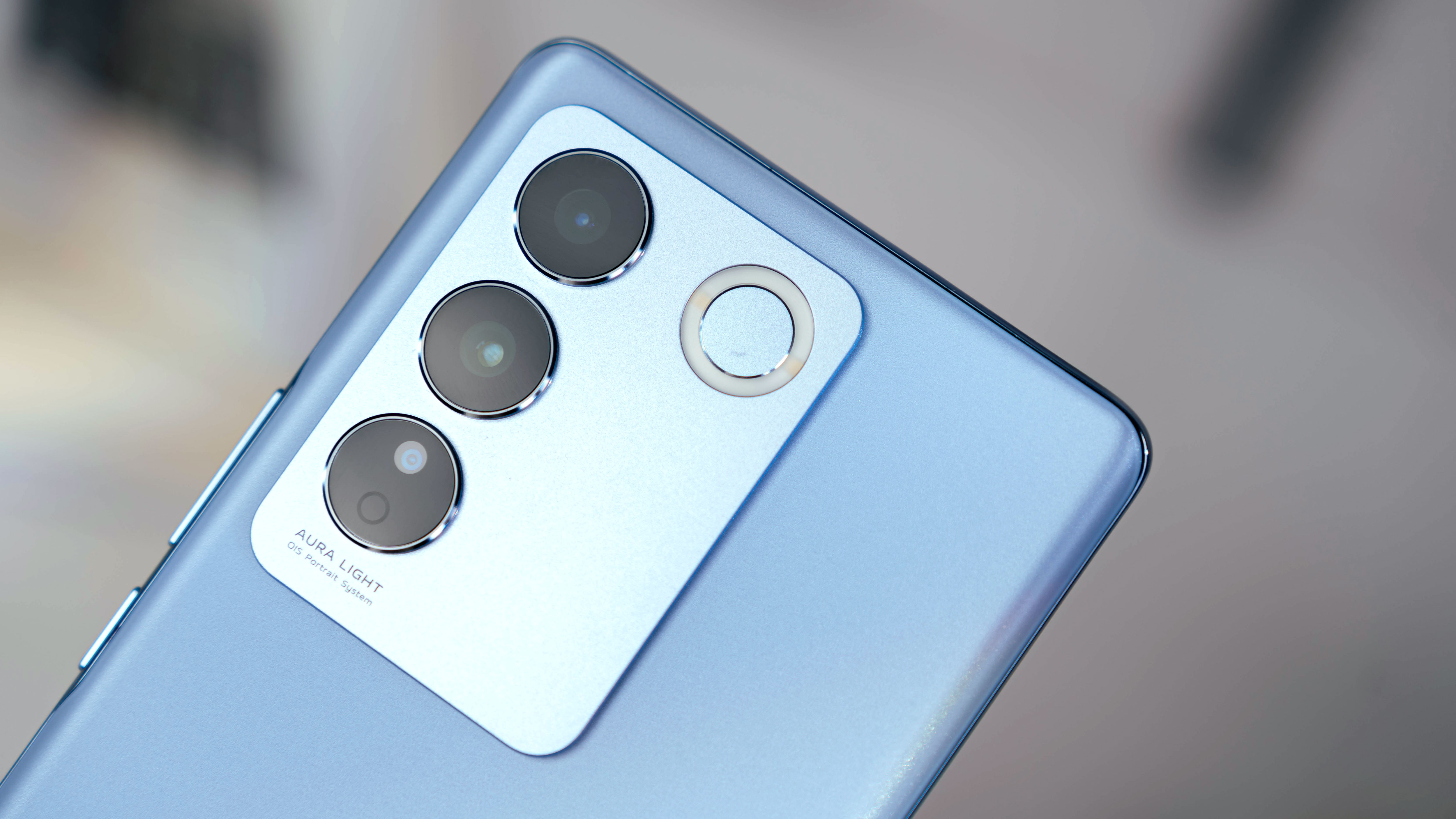 蓝厂也挺注重手机的颜值,蓝厂颜值