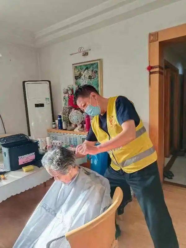 向上向善——时间银行志愿者李照明同志