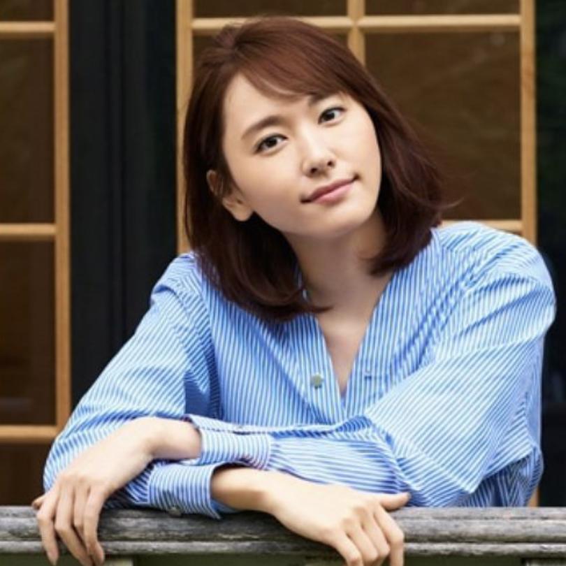 适合偏黑肤色的穿搭颜色,超级显白的穿搭颜色