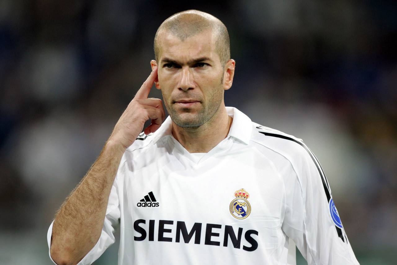 谁才是足坛历史第一人,谁是足坛第一中锋