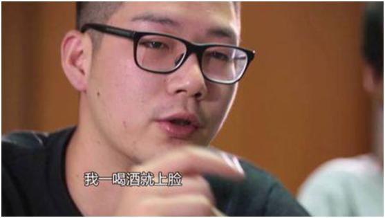 一喝酒就脸红的人能不能练出酒量,喝酒时脸红的人酒量好