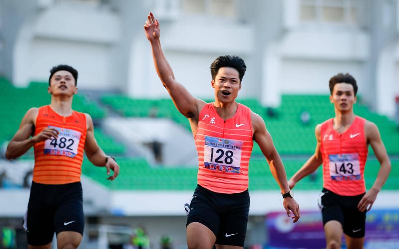 全球收入最高运动员詹姆斯,詹姆斯荣登全球运动员收入榜榜首