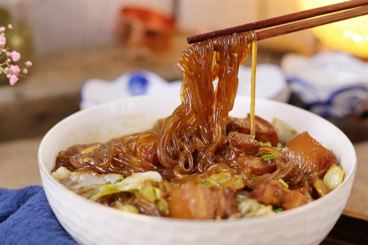 这样泡出来的粉条不夹生不软烂,粉条不含胶耐煮吗