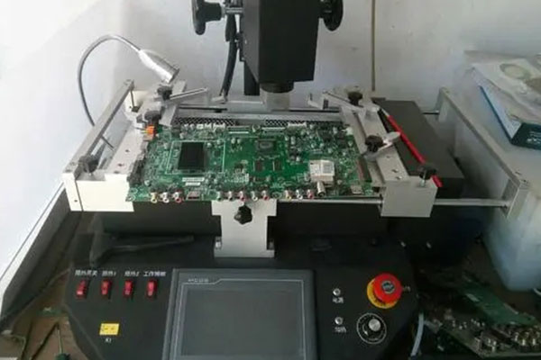 电视机出现了雪花屏怎么解决,电视机屏幕出现雪花斑点怎么回事