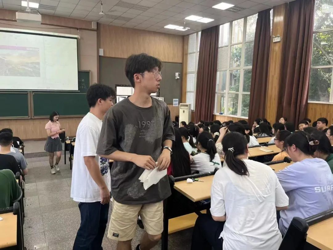 鏍¤鑲╄礋澶╀笅杩芥眰鍗撹秺,杩芥眰鍗撹秺瀹炵幇姊︽兂涓嶅繕鍒濆績