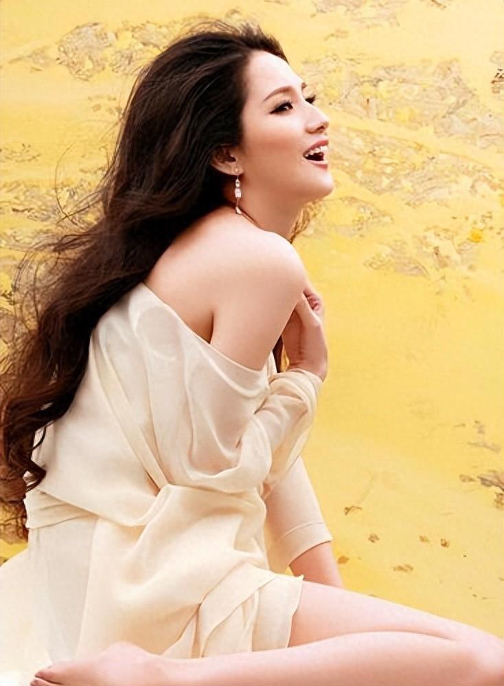 蓝心妍红衣写真集大全,蓝心妍蝴蝶之吻完整观看