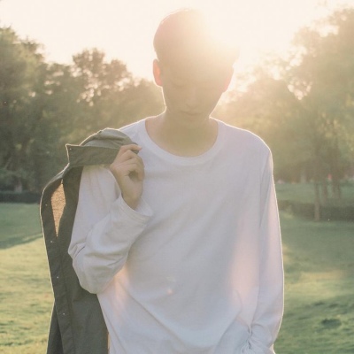 动漫男生头像伤心难过,男生的头像图片霸气冷酷无情