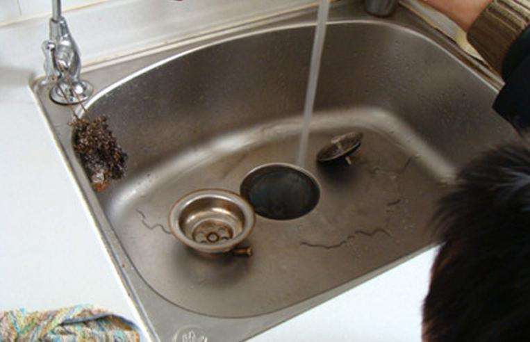 厨房管道油污堵死疏通方法,厨房下水道油污堵塞严重疏通方法