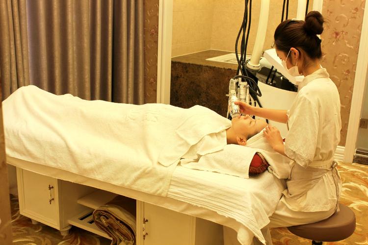 中国最赚钱的4大行业排行榜,中国目前最吃香的十大行业