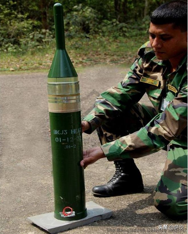 80年代部队使用的130火箭炮,中国83式履带122毫米火箭炮