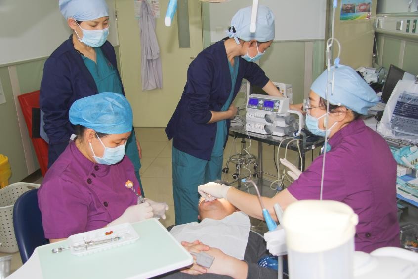 哈医大一院麻醉科人员名单,哈医大一院群力口腔科地址