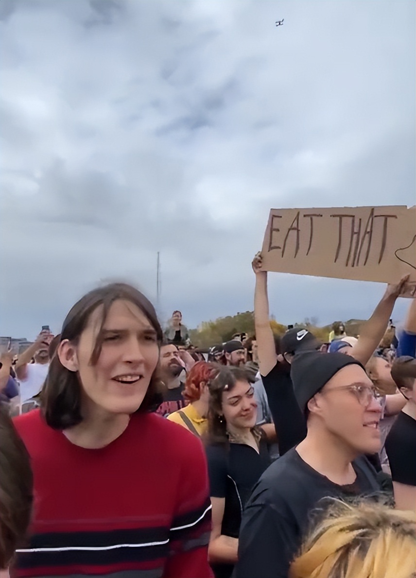 为拯救世界，美国帅哥决定狂吃40只鸡！全城500人现场围观加油