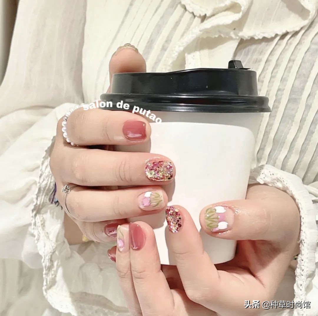 秋冬超显白高级感美甲,春日美甲图片最新款百搭